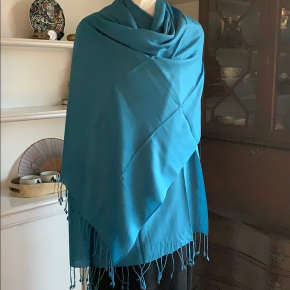Cashmere Scarf 🧣 - Picture 2 of 6
